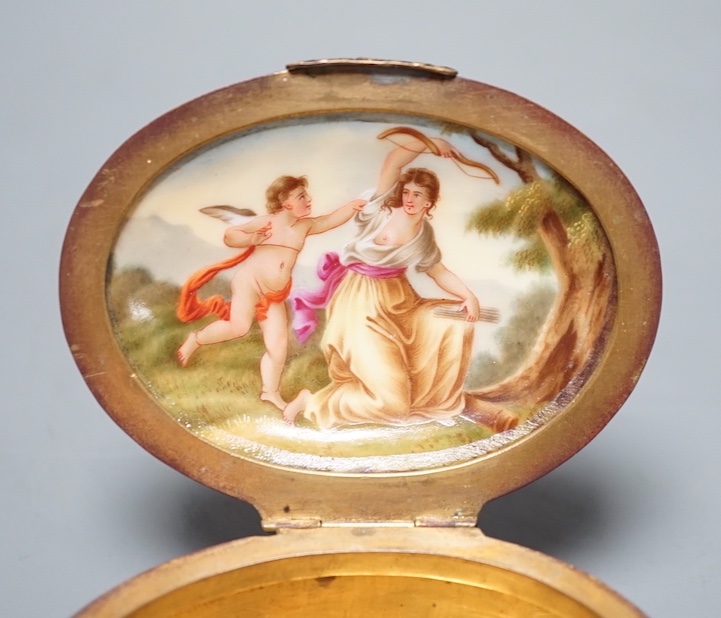 A Vienna style painted porcelain box and cover, c.1900, 8cm